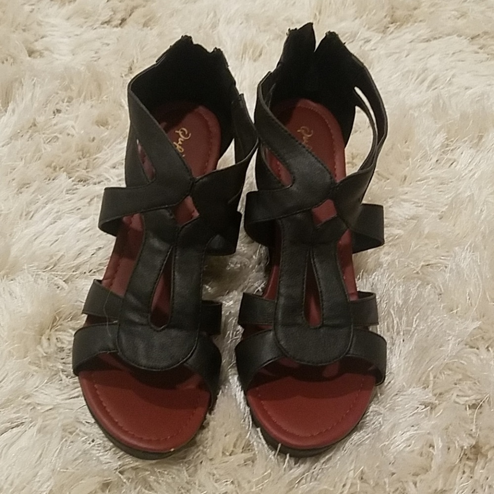 Black wedges